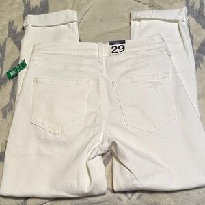 A31.    NWT. Gap vintage slim mid rise Women's White Cuffed Jeans size 29 / 8